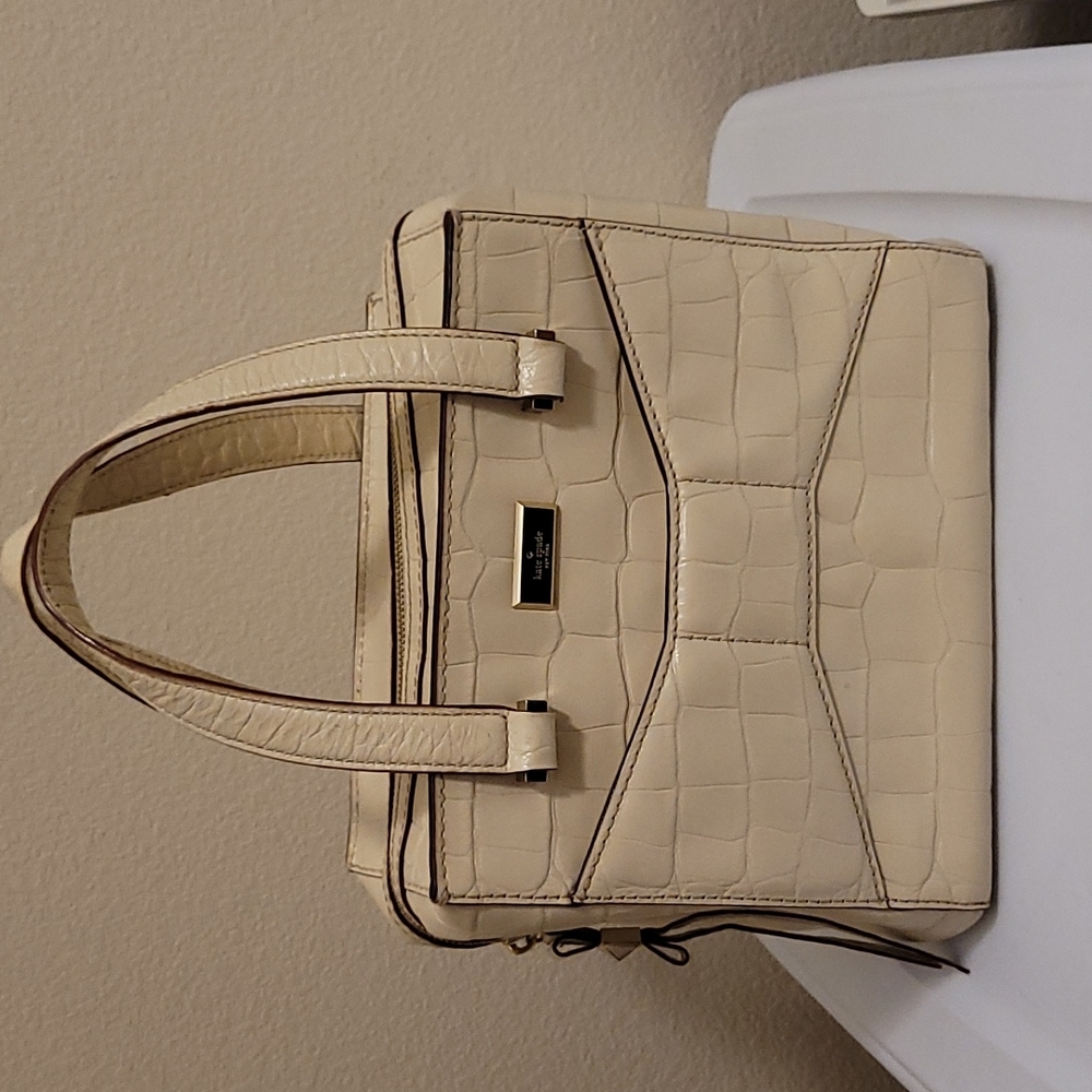 Kaye Spade, Chantel Bridge Plave, pebble vintage bag. New York.
